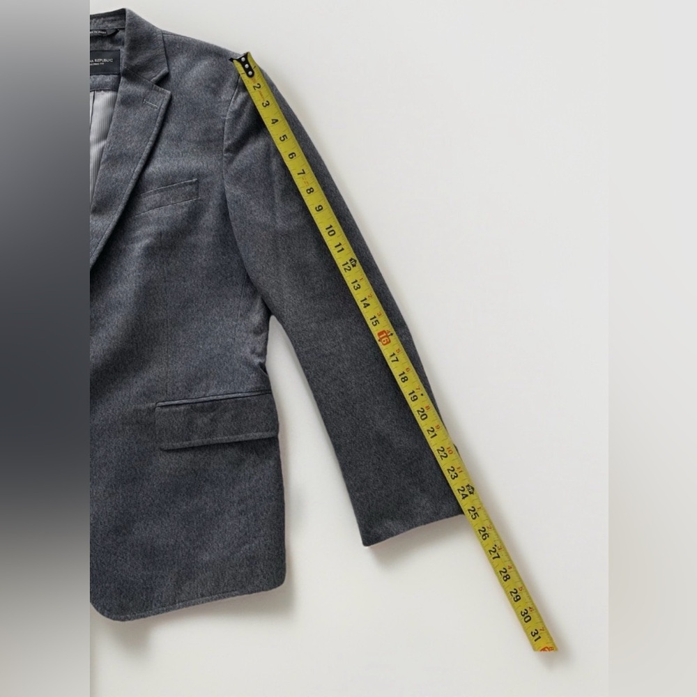 Banana Republic Men’s Tailored Fit Blazer — Gray, Size 40S. - Picture 11 of 13